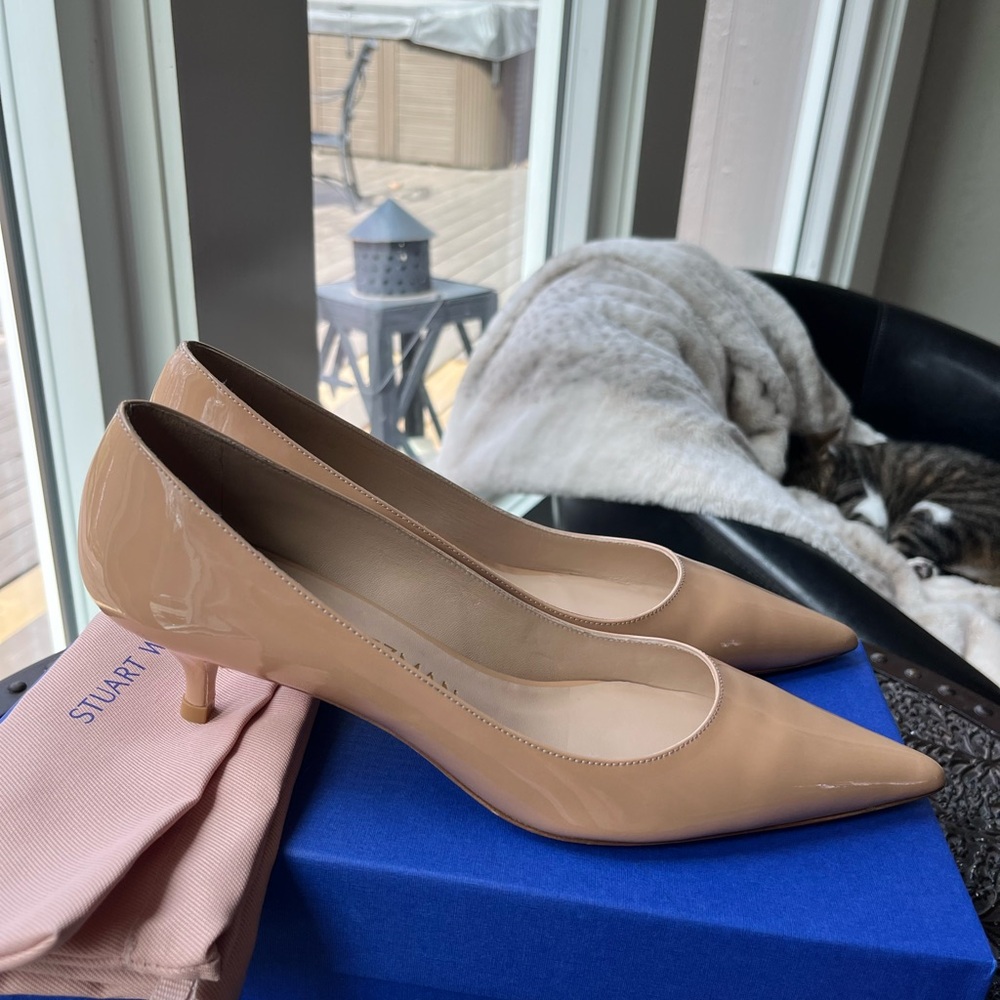STUART WEITZMAN STUART 50MM KITTEN PUMPS IN ADOBE 9.5AA